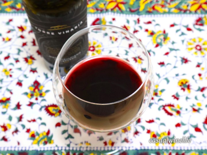 カルディ,kaldi,カルディのワイン,トッレヴィナリア,モンテプルチアーノ・ダブルッツォ,TORREVINARIA MONTEPULCIANO D'ABRUZZO,モンテプルチアーノ,イタリア産,イタリア産ワイン,赤ワイン,ミディアムボディ,中重口,おすすめ,レビュー,味,感想,口コミ,ワインブログ,カジュアルワイン生活