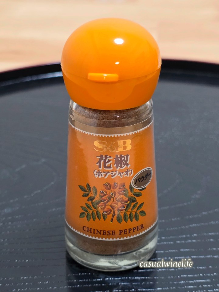 イノシシ,肉,鍋,猪肉,ジビエ,牡丹鍋,レシピ,簡単,季節,時期,旬,食べ方,美味しい,赤ワイン,カベルネソーヴィニヨン,赤ワインに合う,食べてみた,レビュー,感想,口コミ,ワインブログ,カジュアルワイン生活